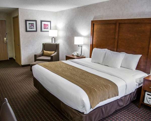  - Comfort Inn Le Claire - I-80, Exit 306