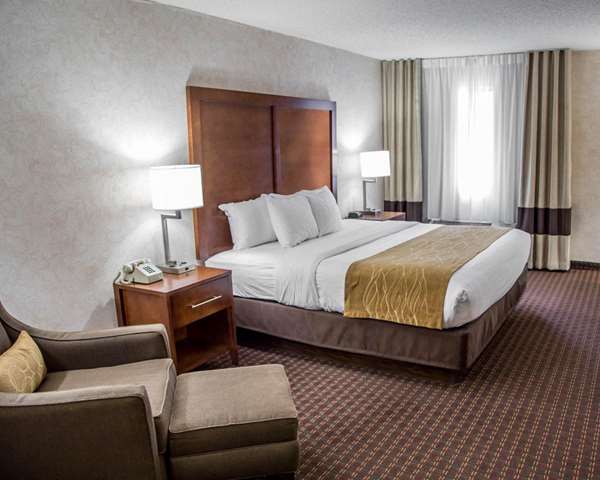  - Comfort Inn Le Claire - I-80, Exit 306