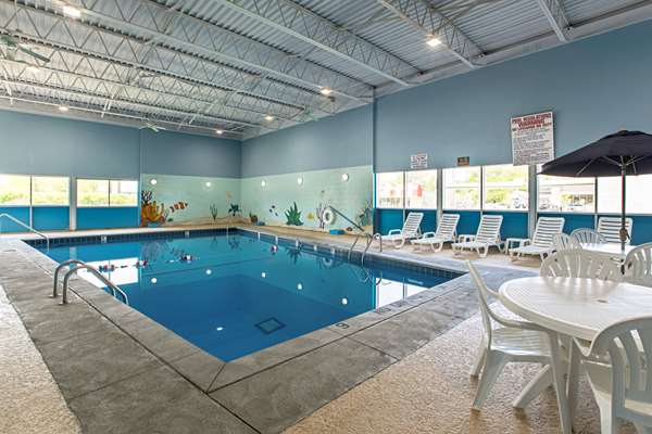Pool - Quality Inn & Suites Metro Council Bluffs - I-29, Exit 53A
