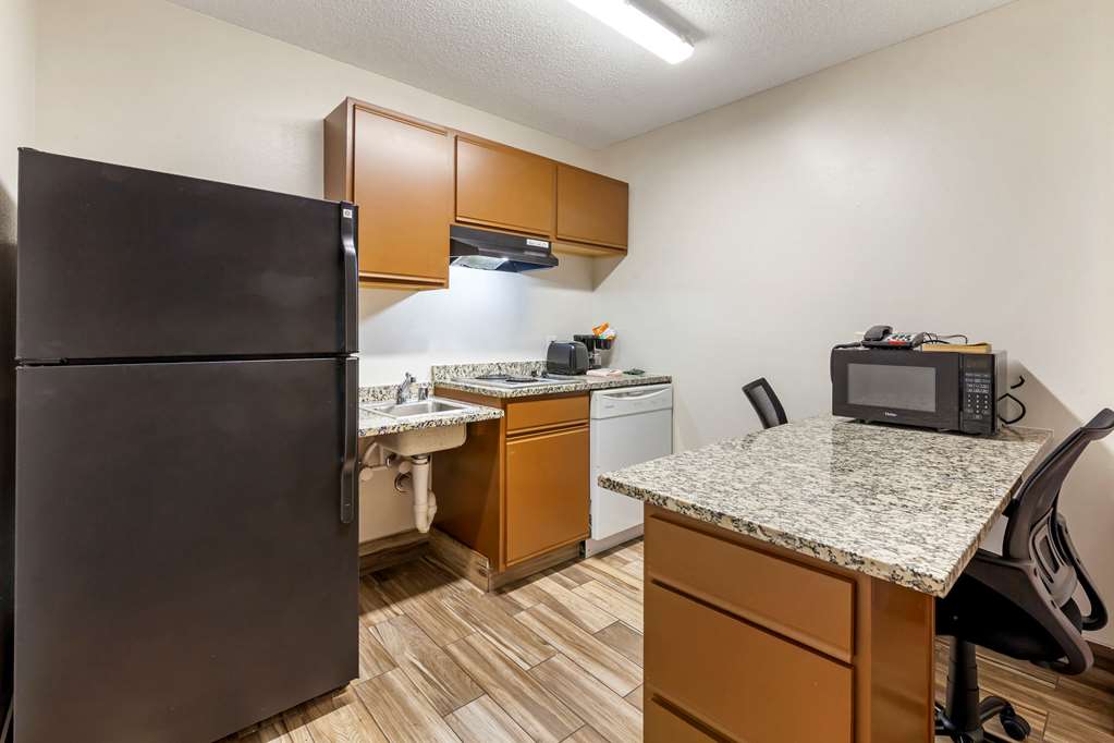 MAINSTAY SUITES DUBUQUE AT HWY 20-guestroom-Guest Room,Suite,On-Site.jpg