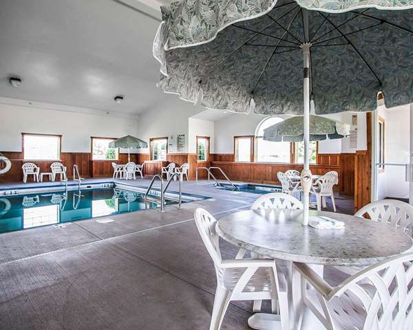 Pool - Quality Inn & Suites Eldridge - US 61, Exit 127