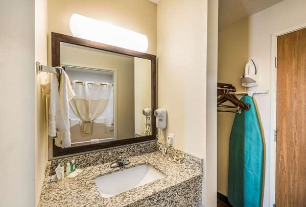  - Quality Inn & Suites Eldridge - US 61, Exit 127