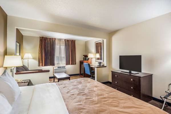 Suite - Quality Inn & Suites Eldridge - US 61, Exit 127