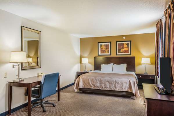 Suite - Quality Inn & Suites Eldridge - US 61, Exit 127
