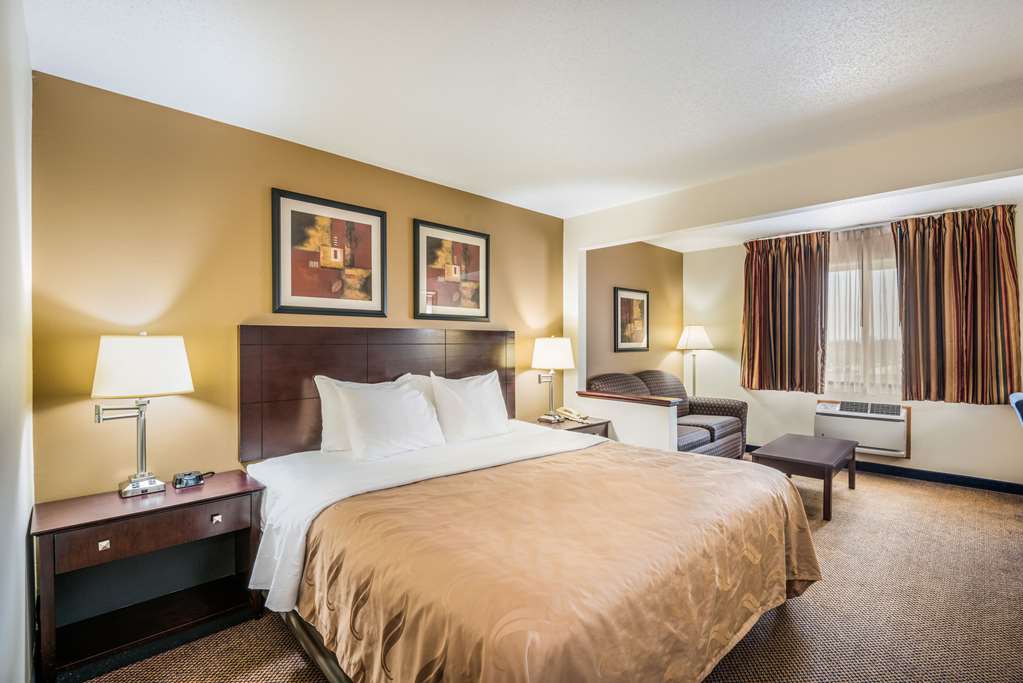 QUALITY INN AND SUITES ELDRIDGE DAV-guestroom-Guest Room,Suite,On-Site.jpg