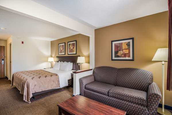 Suite - Quality Inn & Suites Eldridge - US 61, Exit 127