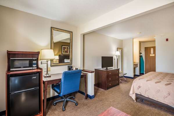 Suite - Quality Inn & Suites Eldridge - US 61, Exit 127