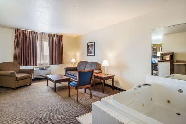Suite - Quality Inn & Suites Eldridge - US 61, Exit 127