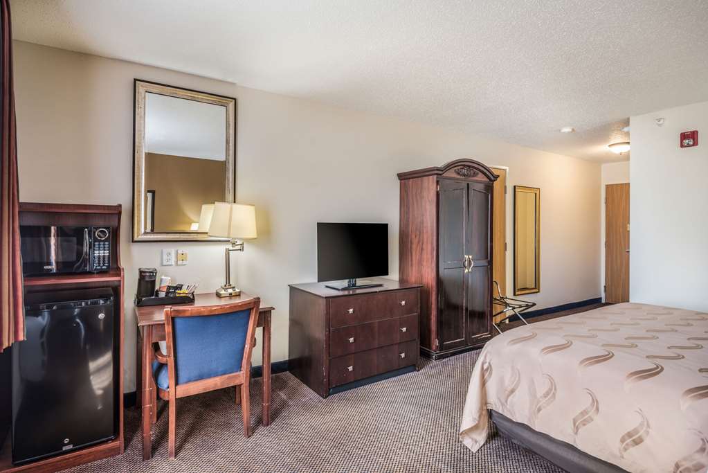 QUALITY INN AND SUITES ELDRIDGE DAV-guestroom-Guest Room,On-Site.jpg