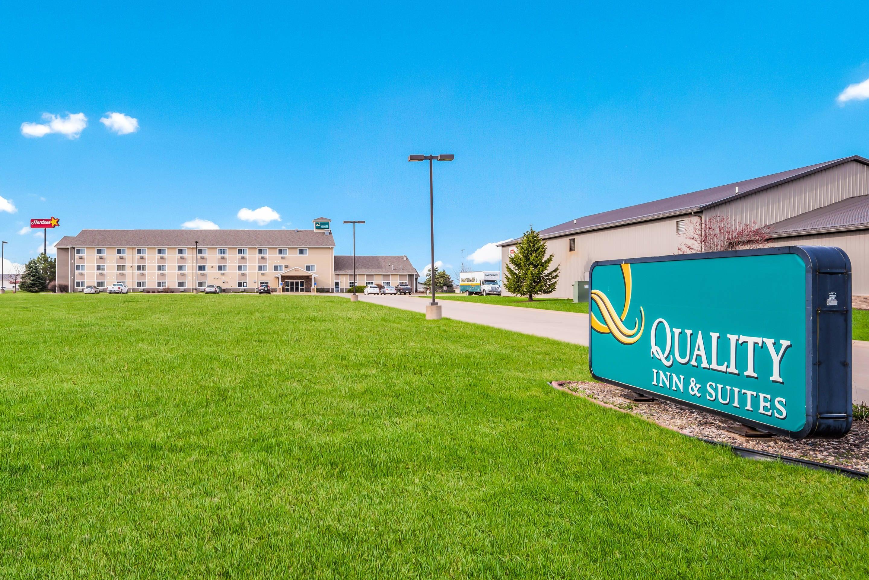 Hotel exterior | Quality Inn & Suites Eldridge Davenport North