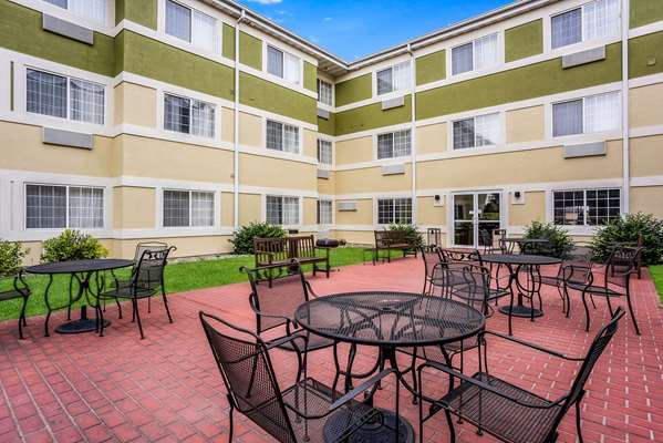 Pool - MainStay Suites Cedar Rapids