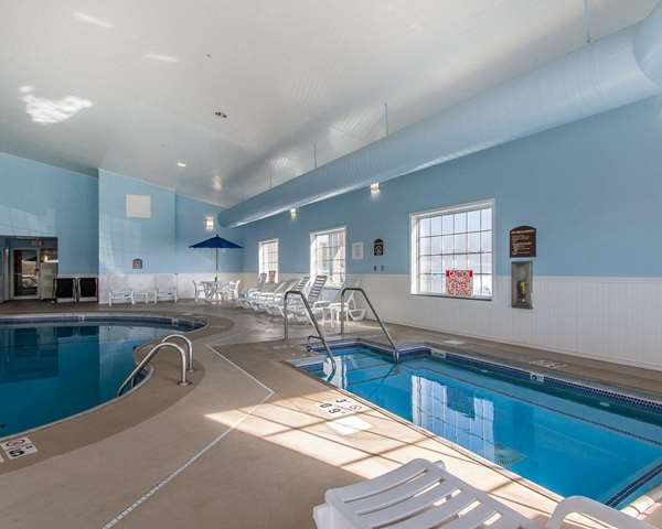 Pool - Quality Inn & Suites Fort Madison