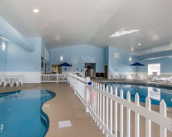 Pool - Quality Inn & Suites Fort Madison
