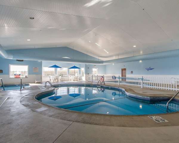 Pool - Quality Inn & Suites Fort Madison