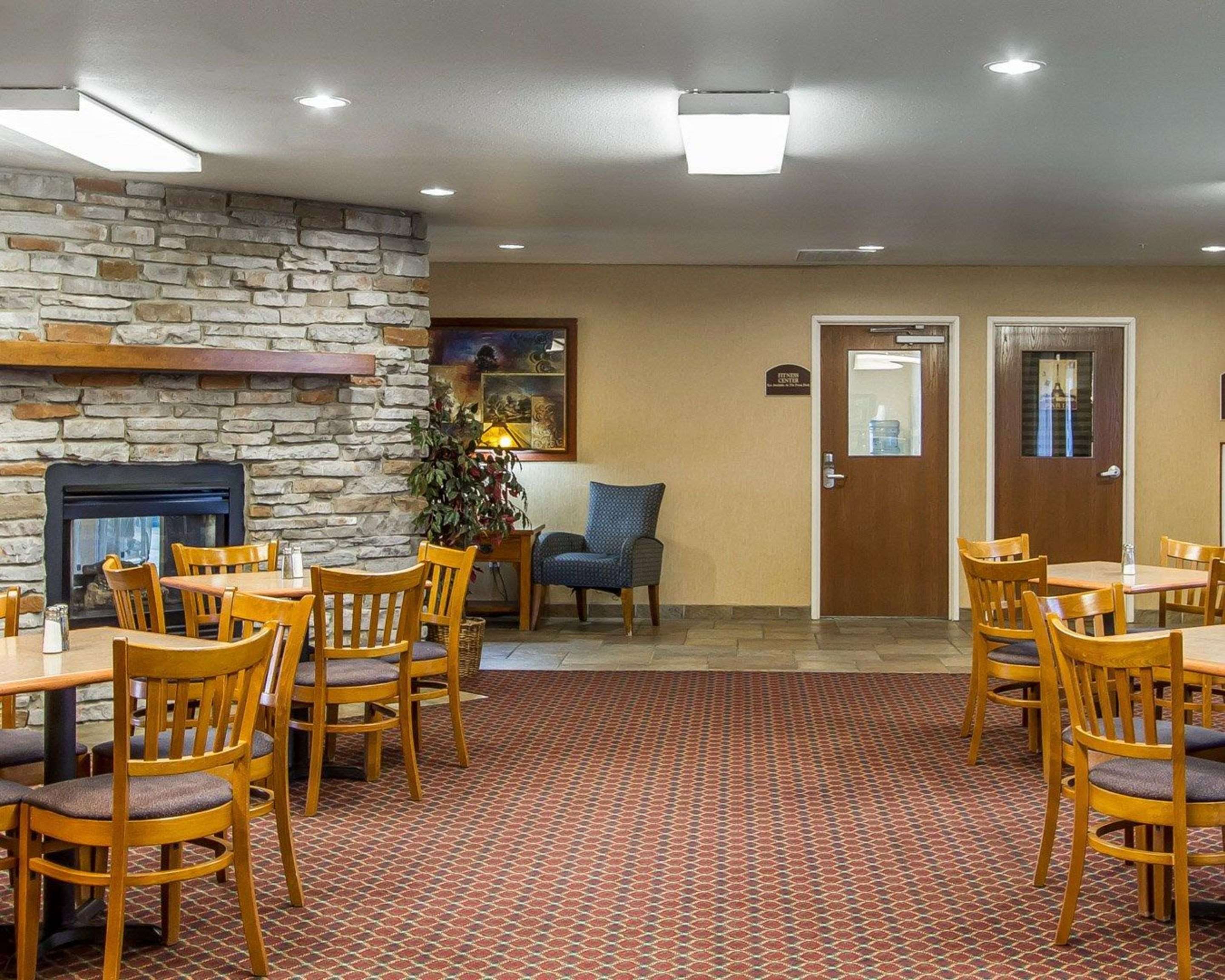 Breakfast area in the lobby