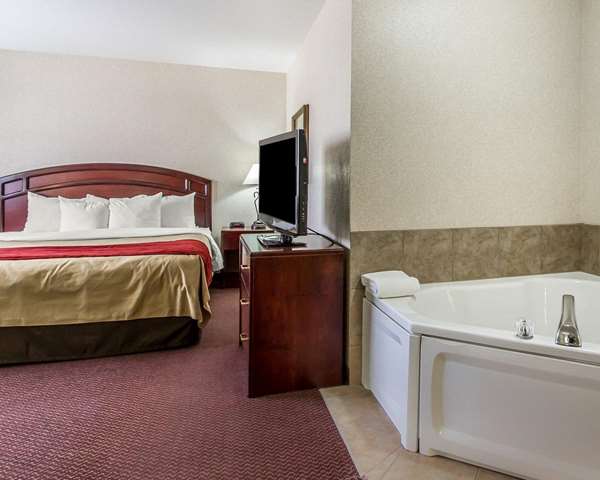 Suite - Quality Inn & Suites Fort Madison
