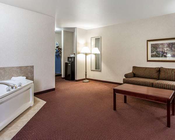 Suite - Quality Inn & Suites Fort Madison