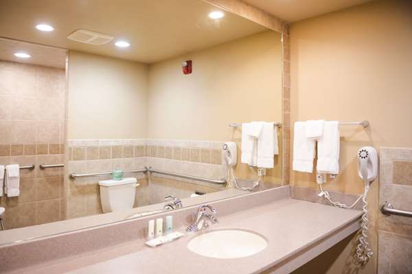  - Quality Inn & Suites Ames - I-35, Exit 113