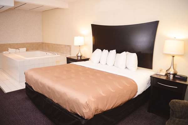 Suite - Quality Inn & Suites Ames - I-35, Exit 113