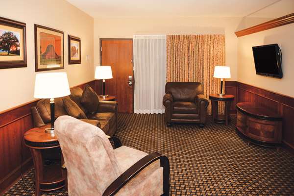 Suite - Quality Inn & Suites Ames - I-35, Exit 113