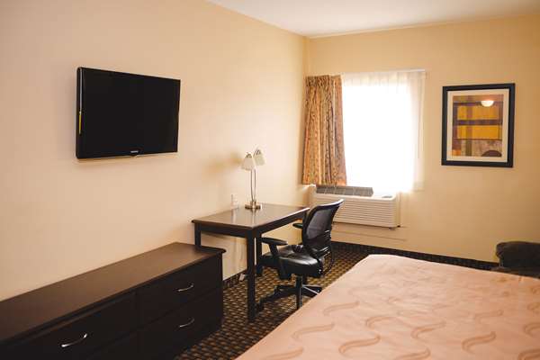 Suite - Quality Inn & Suites Ames - I-35, Exit 113