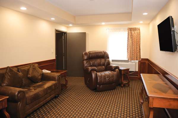 Suite - Quality Inn & Suites Ames - I-35, Exit 113