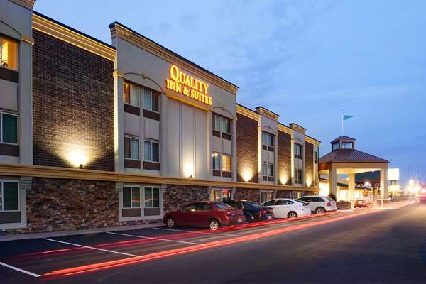 Exterior view - Quality Inn & Suites Ames - I-35, Exit 113