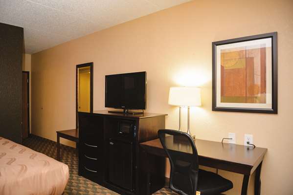  - Quality Inn & Suites Ames - I-35, Exit 113