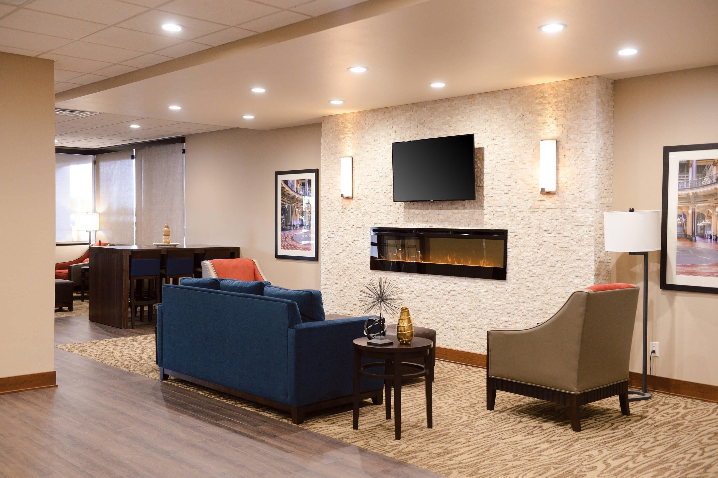 Hotel lobby | Comfort Inn & Suites Event Center
