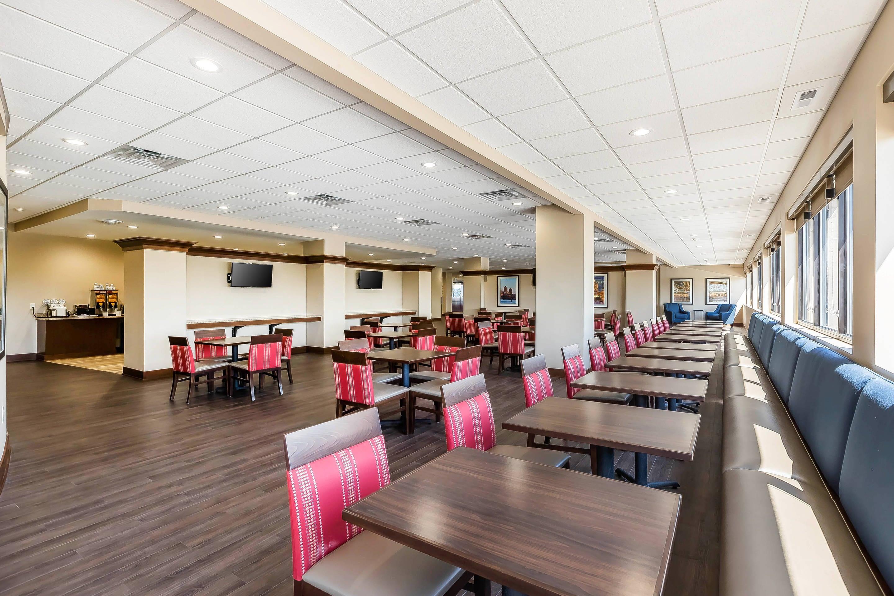 Breakfast area | Comfort Inn & Suites Event Center