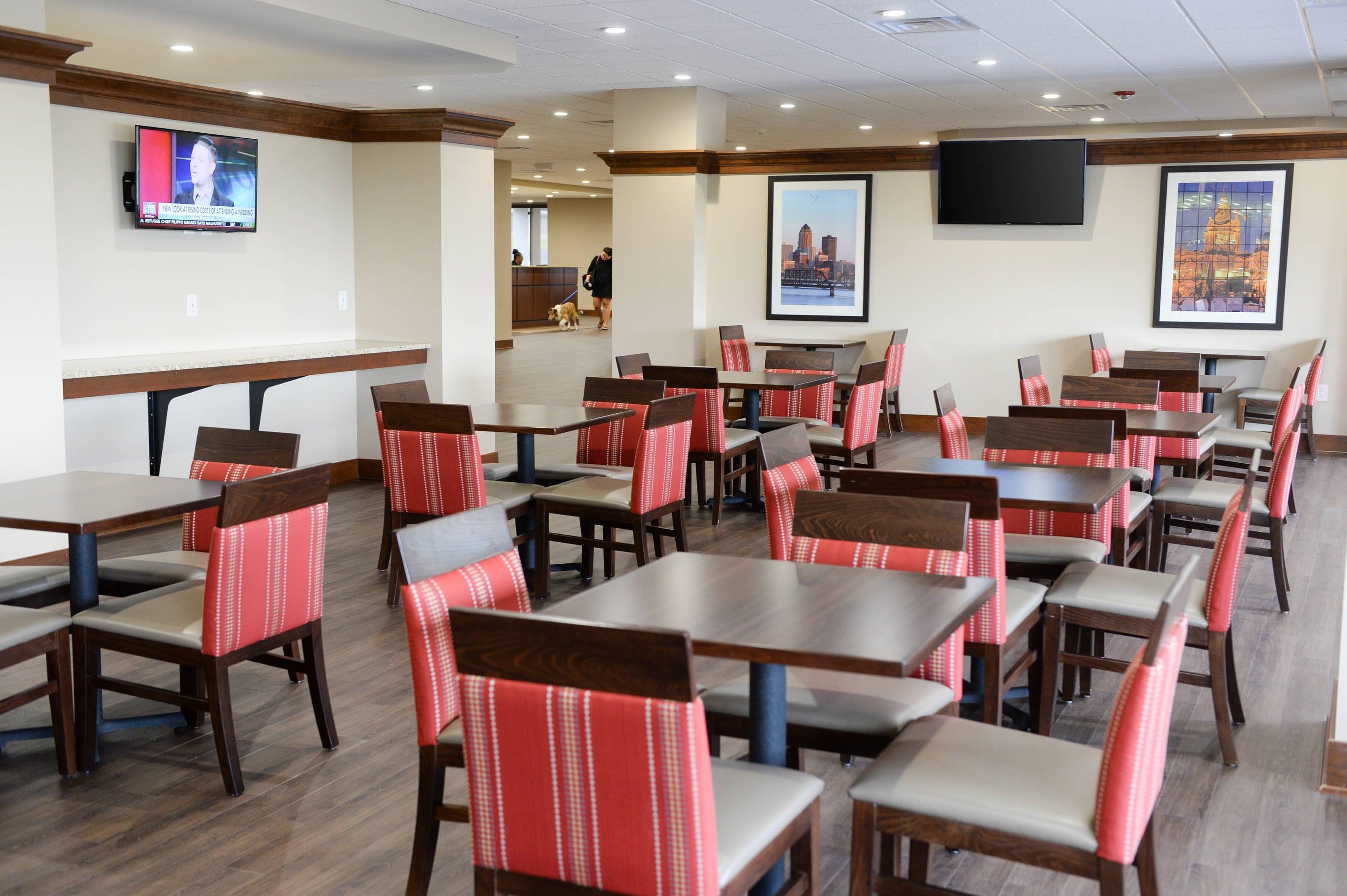 Breakfast area | Comfort Inn & Suites Event Center
