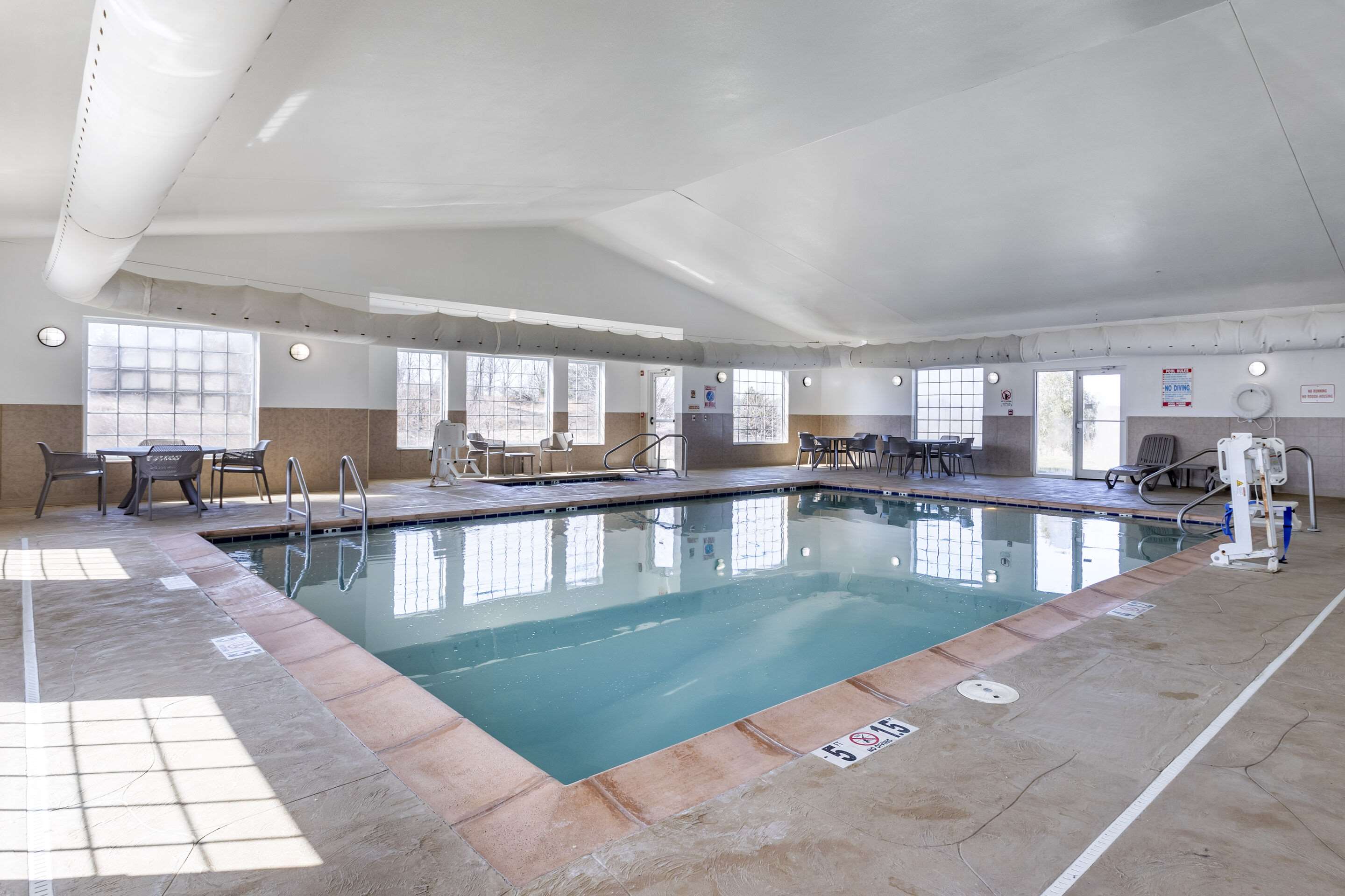 Indoor pool | Sleep Inn & Suites Pleasant Hill - Des Moines