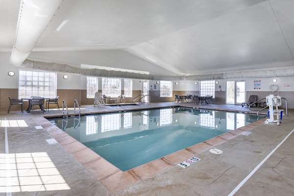 Pool - Sleep Inn & Suites Pleasant Hill - US 65, Exit 79