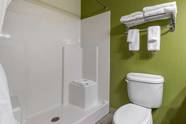  - Sleep Inn & Suites Pleasant Hill - US 65, Exit 79