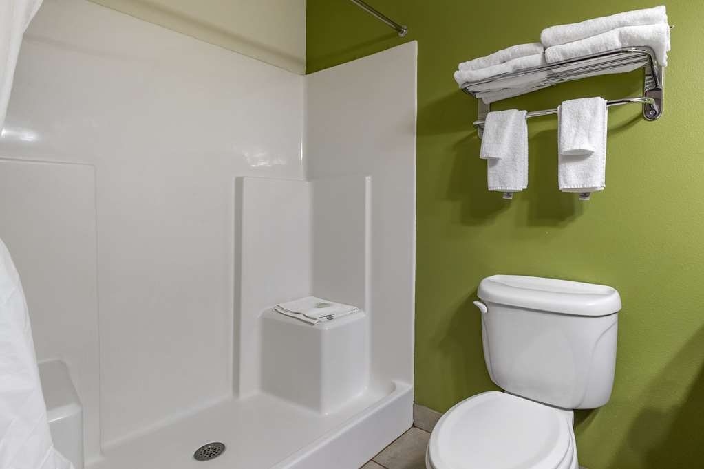SLEEP INN & SUITES PLEASANT HILL --guestroom-Guest Room,Bathroom,On-Site.jpg