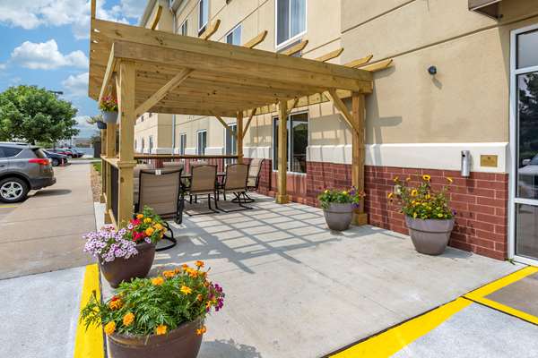 Exterior view - Comfort Suites Coralville