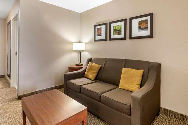  - Comfort Suites Coralville