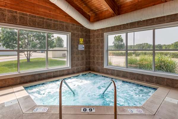 Pool - Comfort Suites Coralville