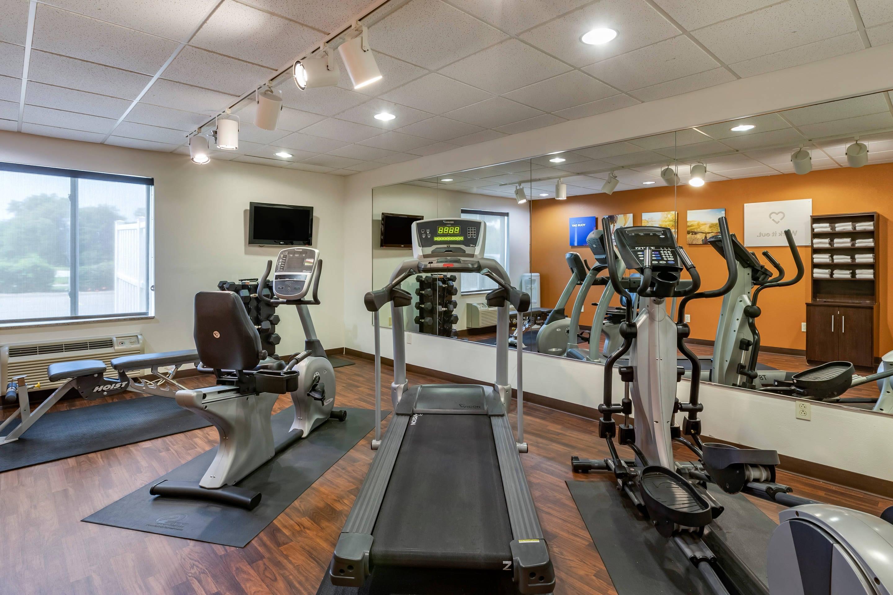 Fitness center | Comfort Suites Coralville I-80