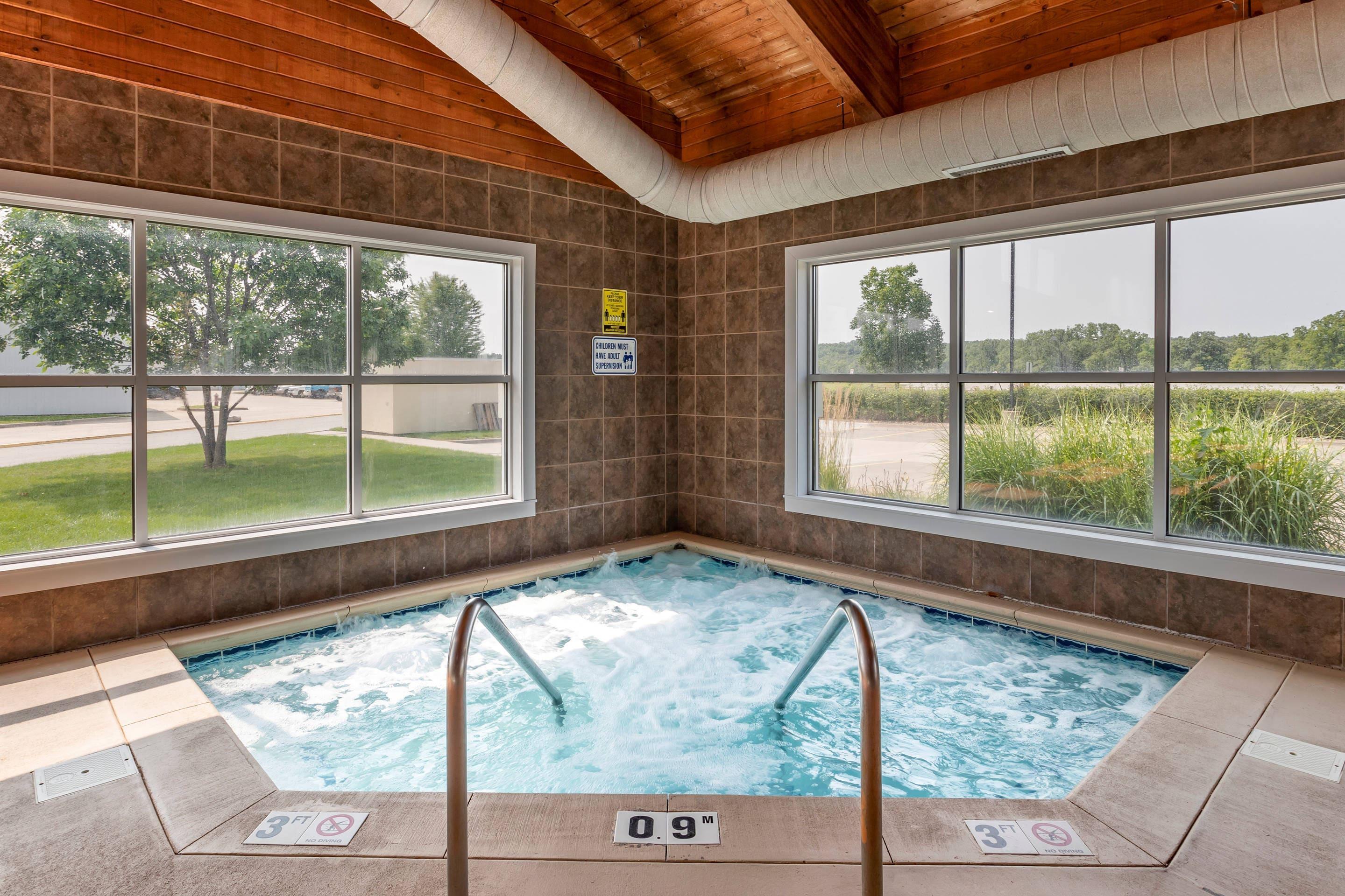 Indoor hot tub | Comfort Suites Coralville I-80