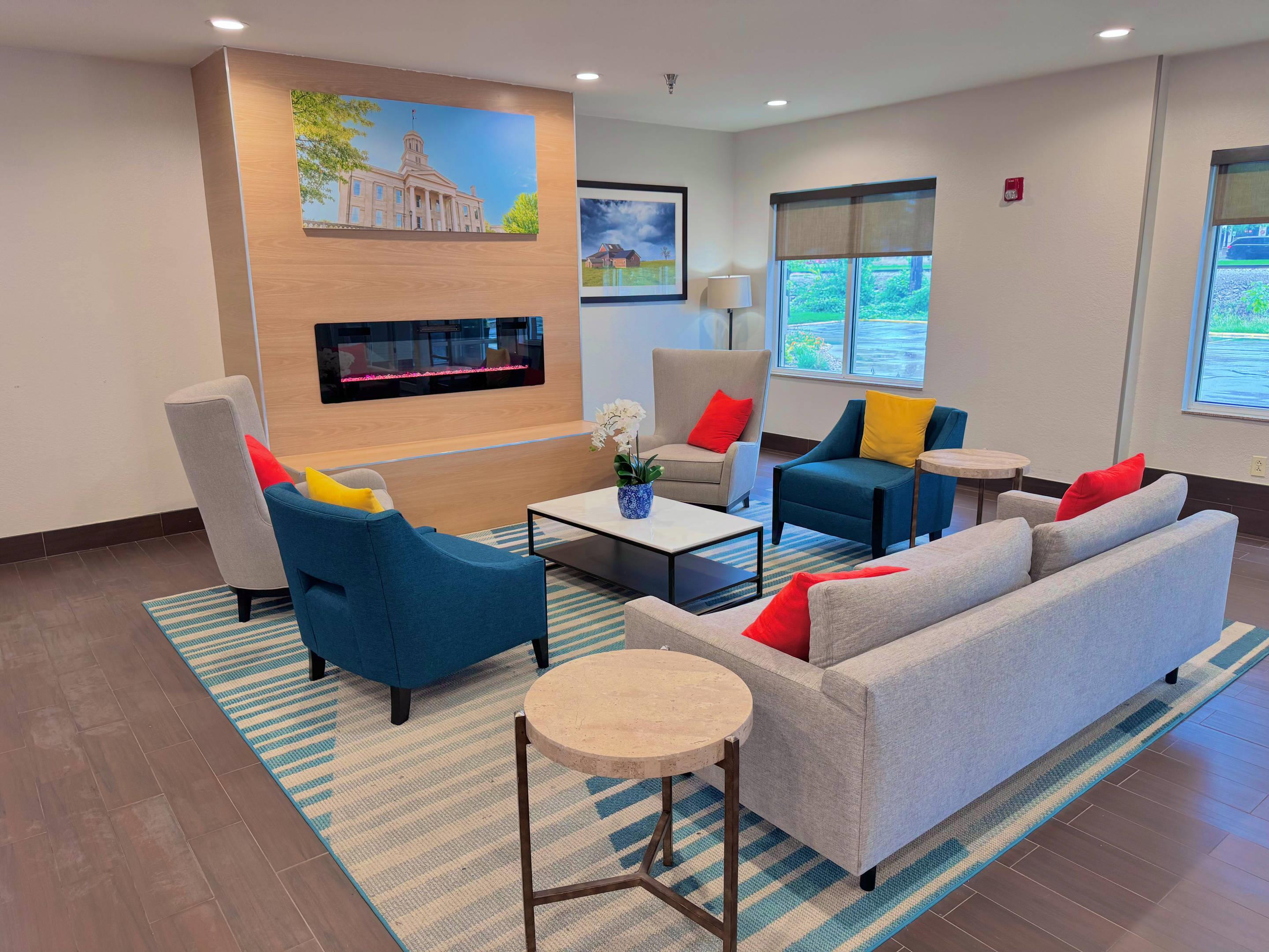 Hotel lobby | Comfort Suites Coralville I-80