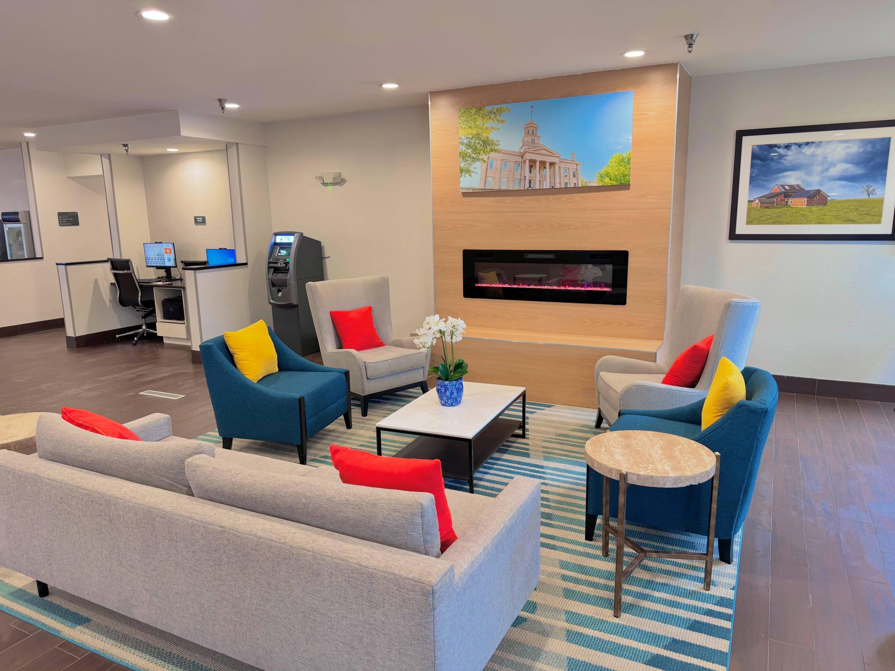 Hotel lobby | Comfort Suites Coralville I-80
