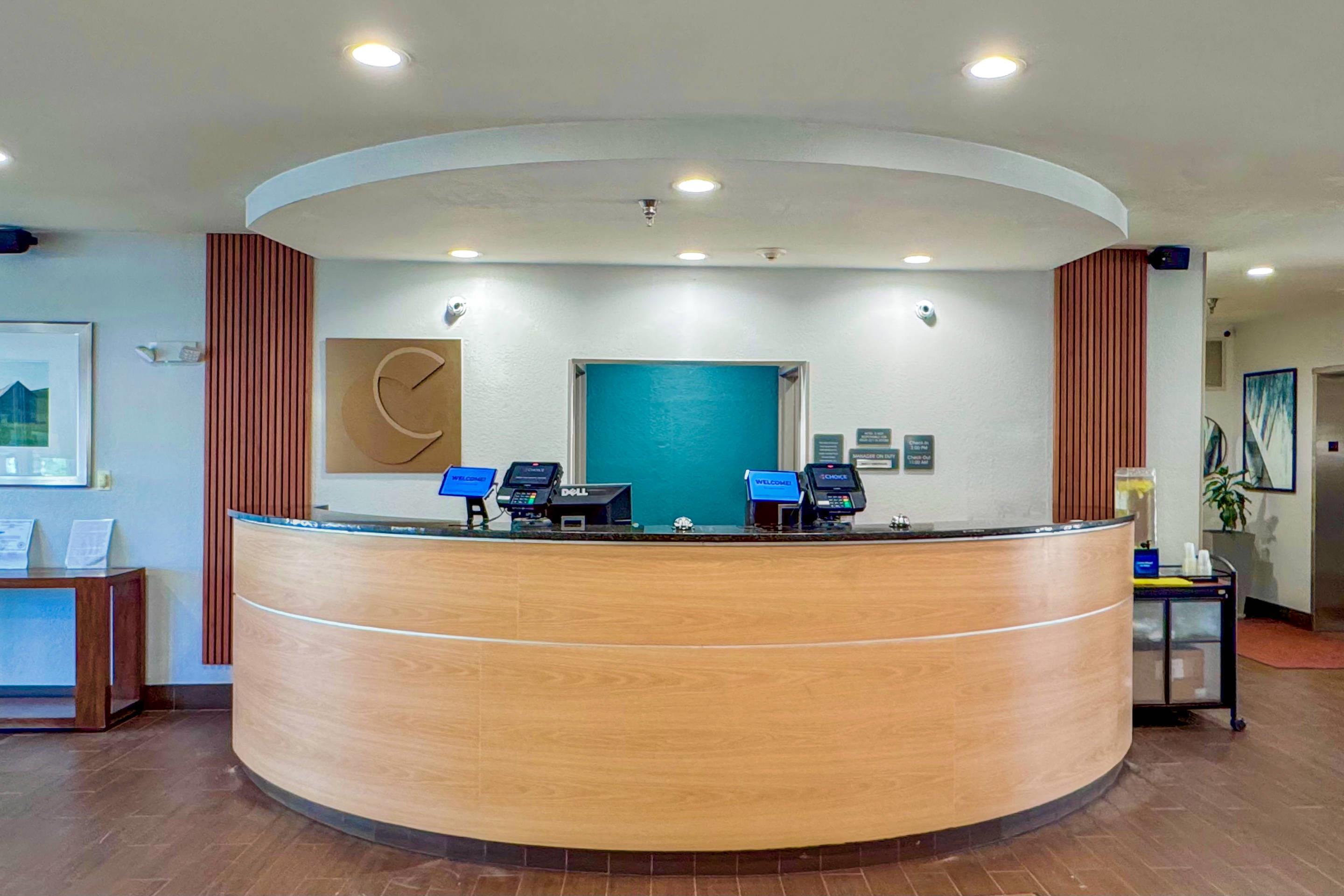 Hotel lobby | Comfort Suites Coralville I-80