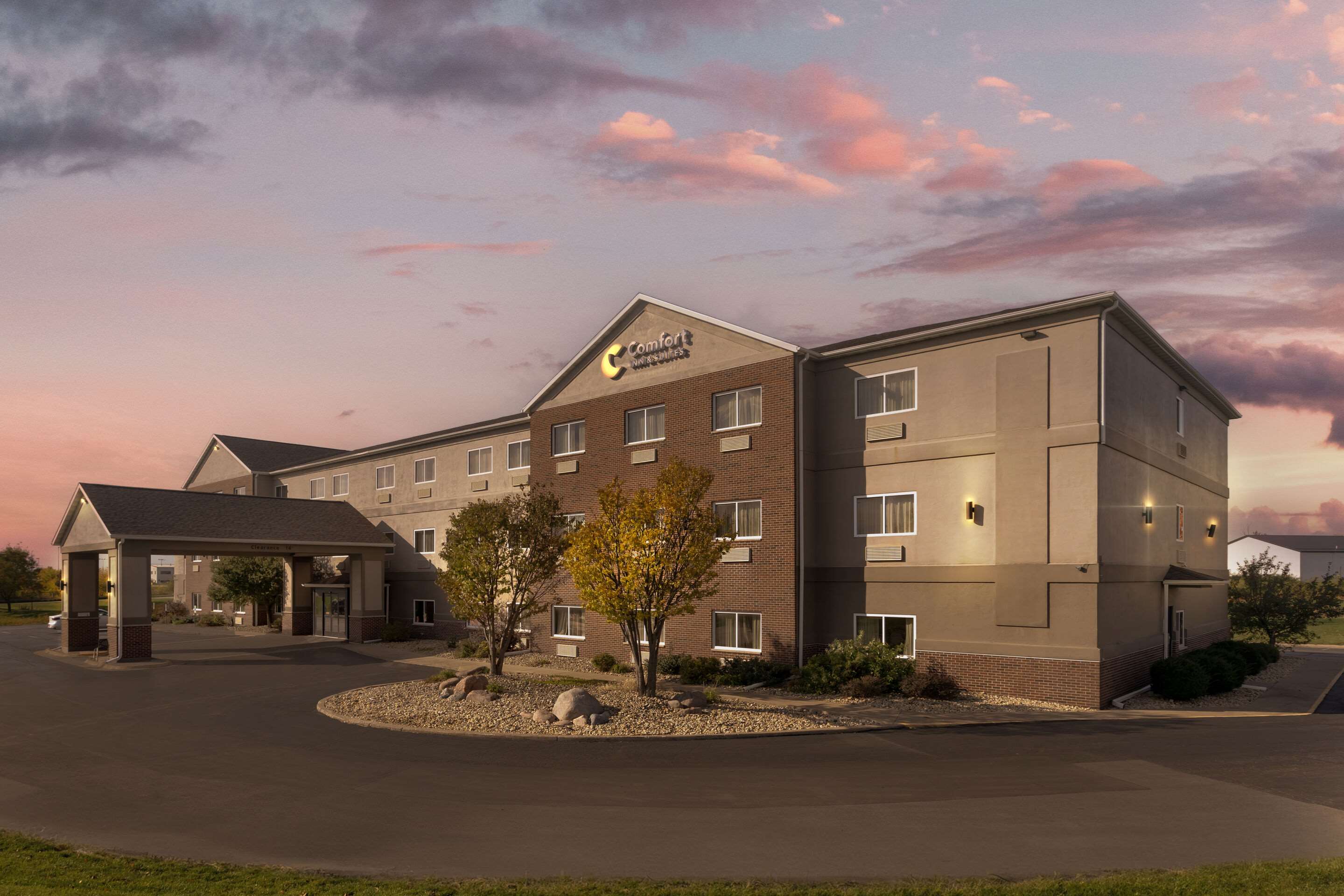 Twilight | Comfort Inn & Suites Davenport - Quad Cities