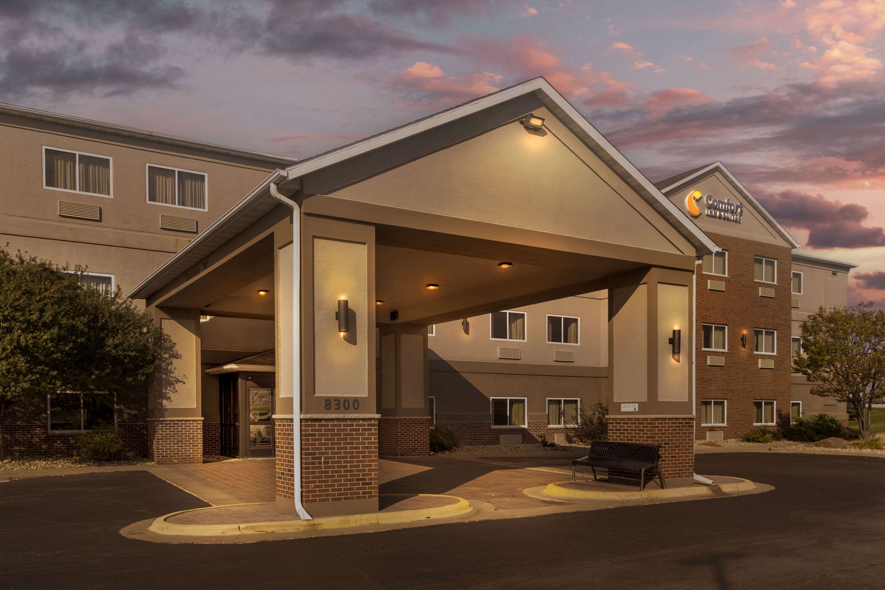 Twilight | Comfort Inn & Suites Davenport - Quad Cities