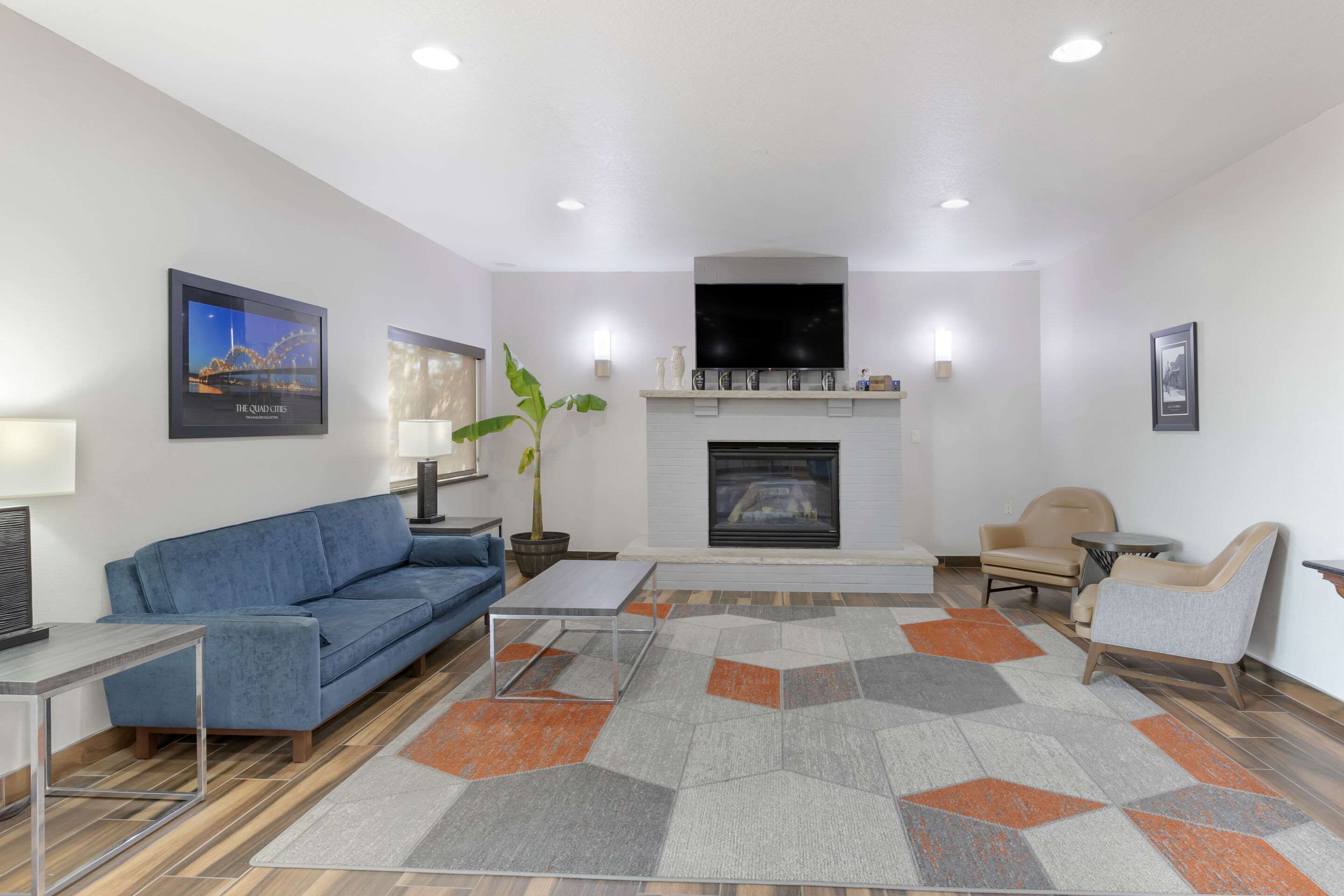 Hotel lobby | Comfort Inn & Suites Davenport - Quad Cities