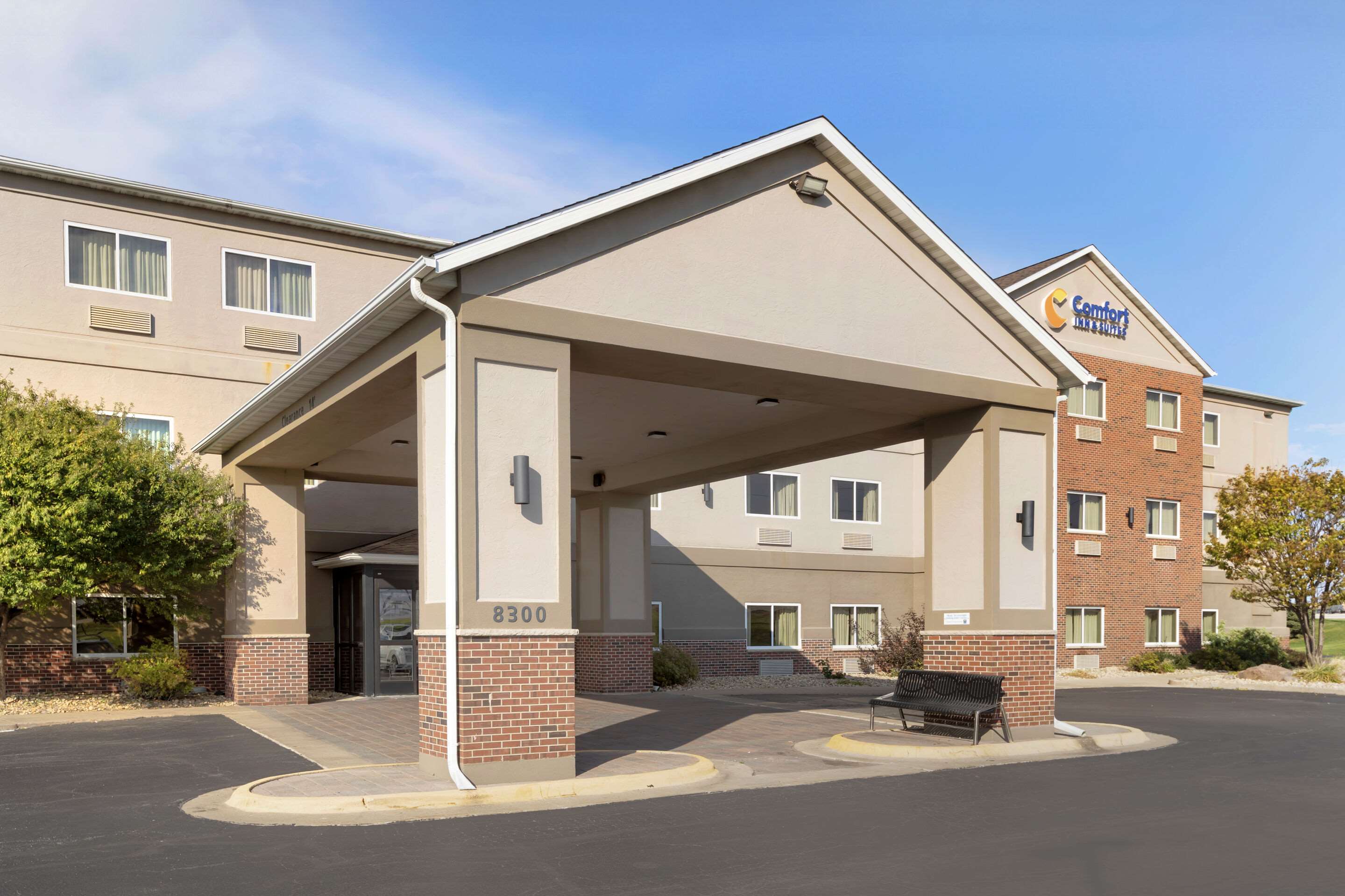 Hotel exterior | Comfort Inn & Suites Davenport - Quad Cities