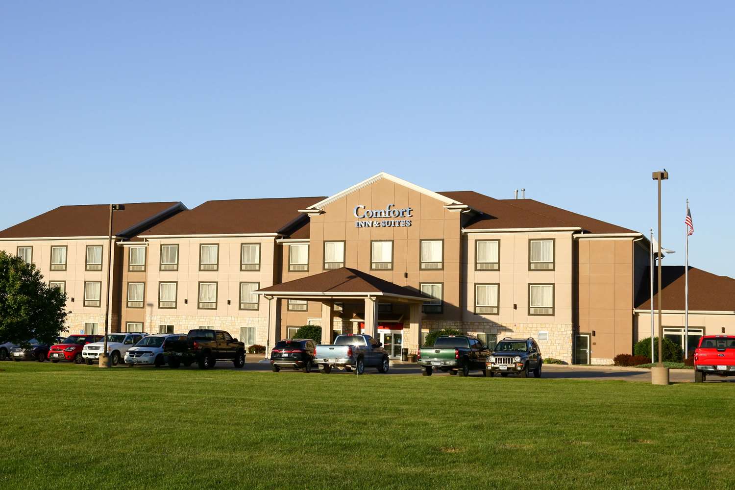 Comfort Inn & Suites Grinnell, IA See Discounts