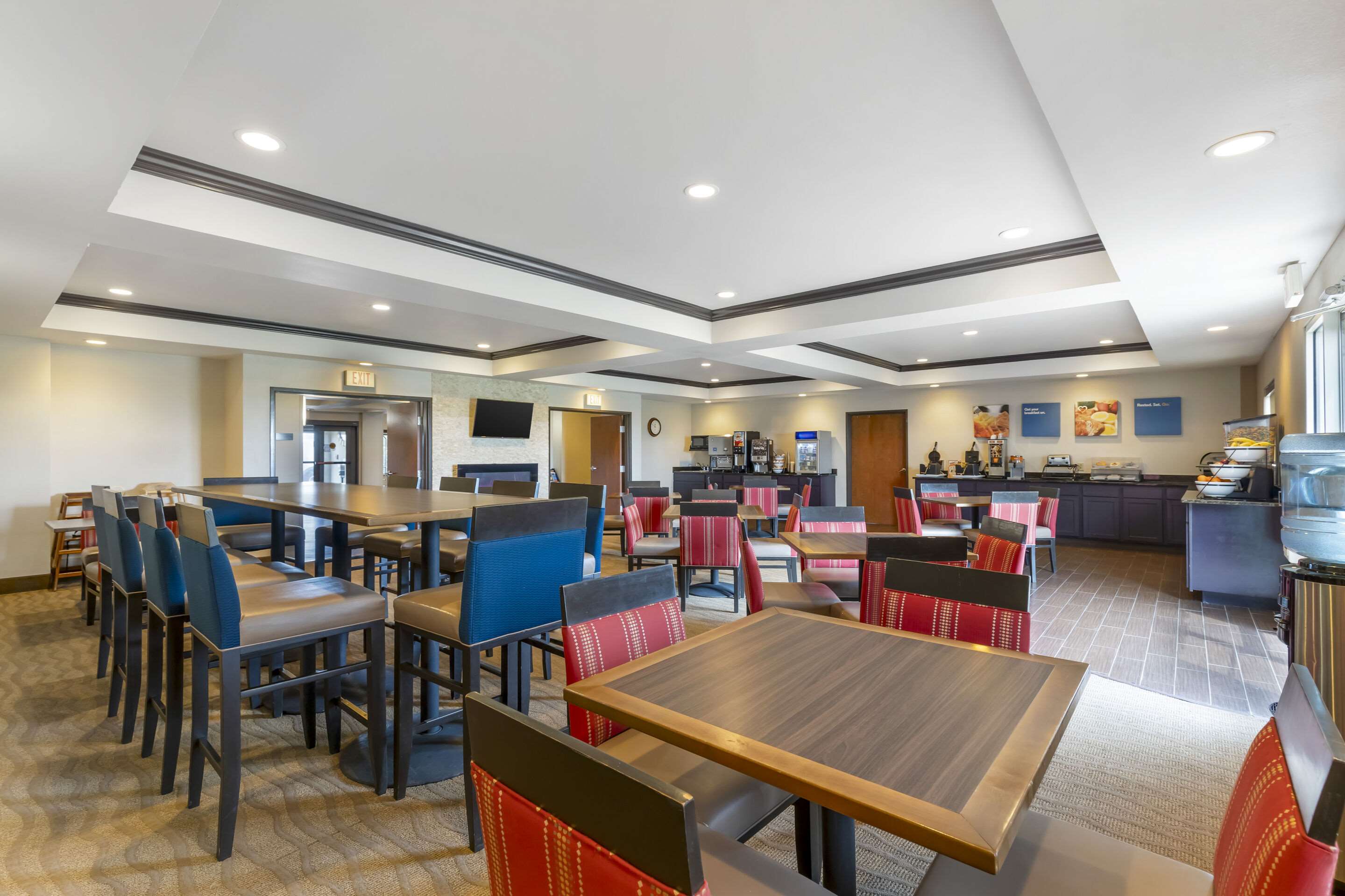 Breakfast area | Comfort Inn & Suites Grinnell near I-80
