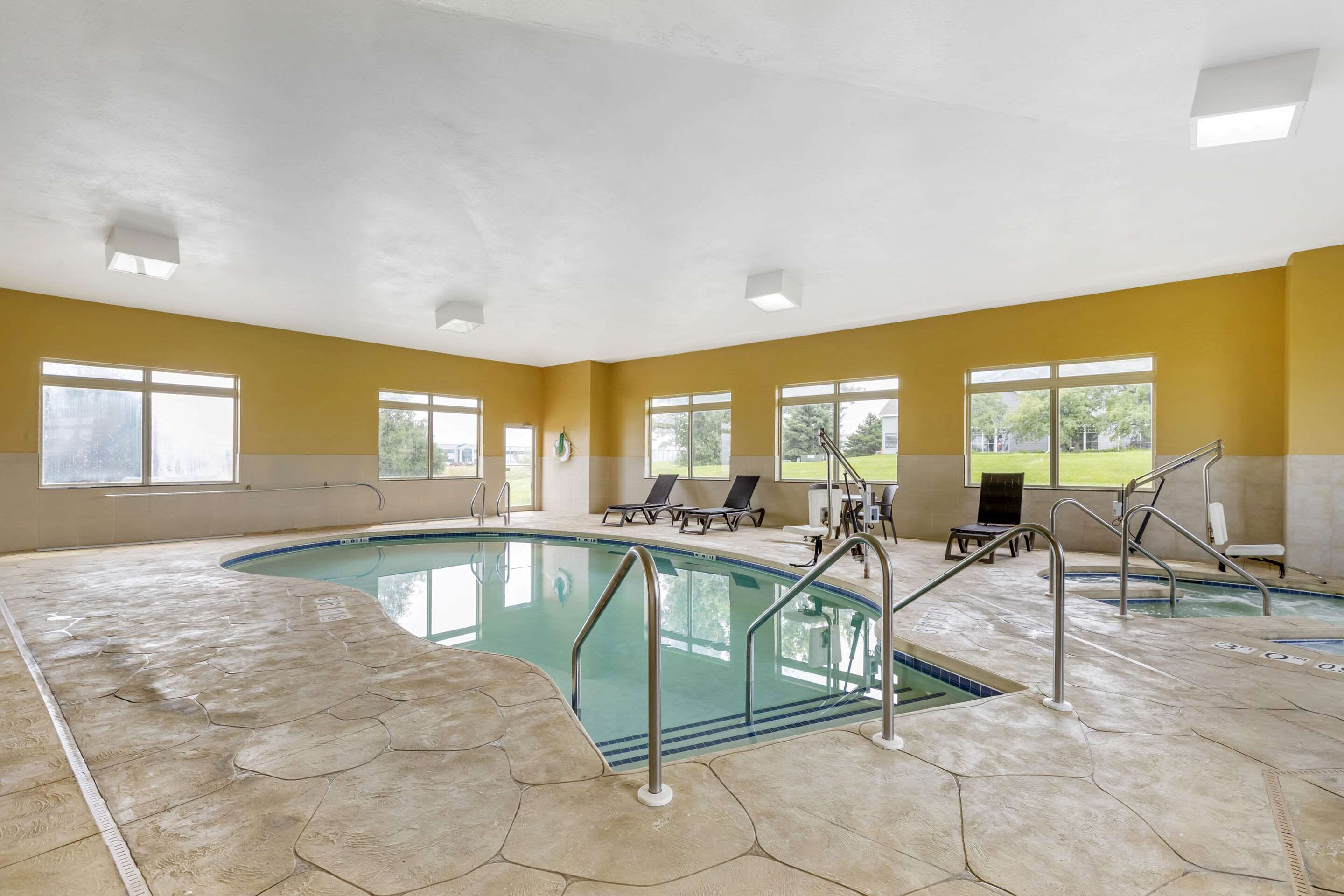 Indoor pool | Comfort Inn & Suites Grinnell near I-80